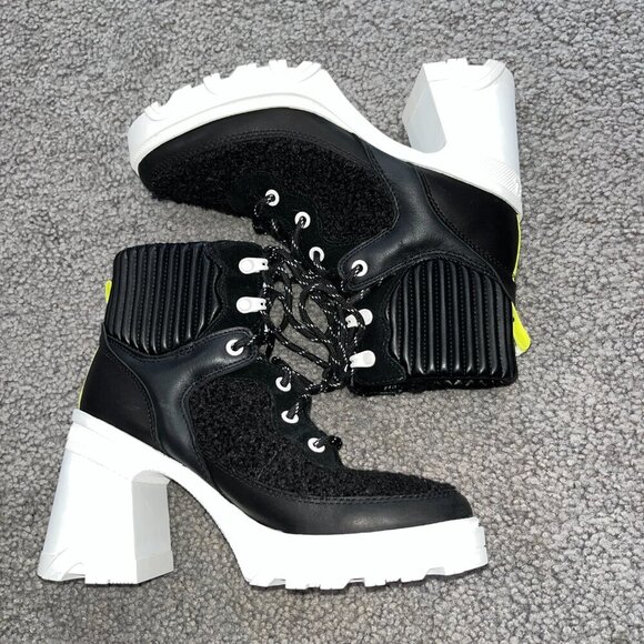SOREL BREX HEEL COZY LACE-UP BOOTIE - FAUX SHEARLING  BLACK & WHITE EUC SIZE 7.5 - Picture 7 of 15
